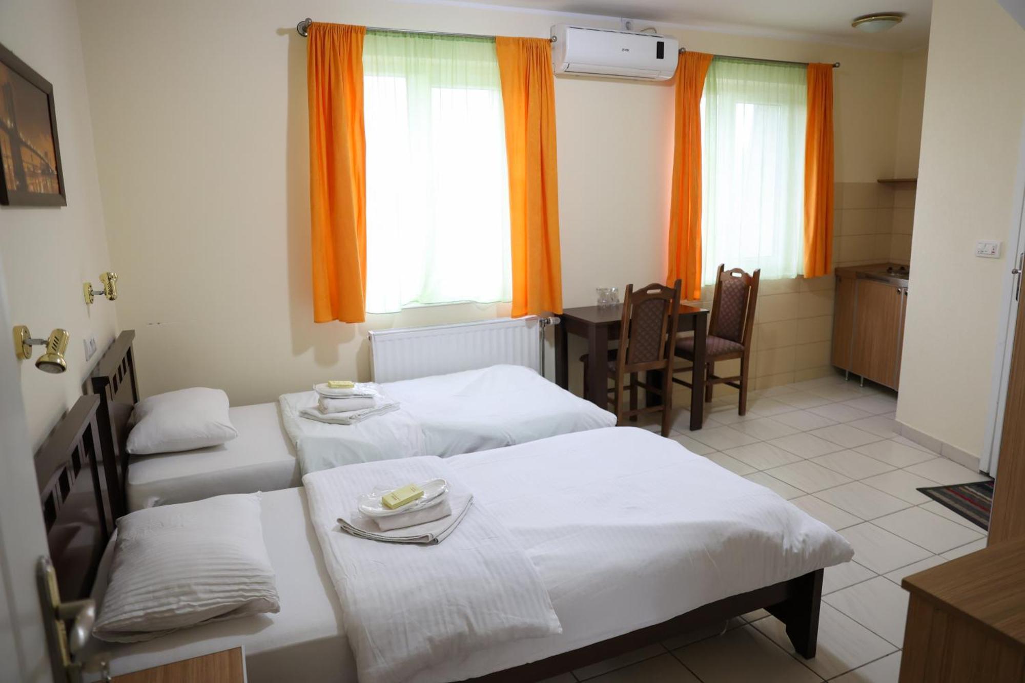 Marex Centar Hotel Jabuka Ngoại thất bức ảnh