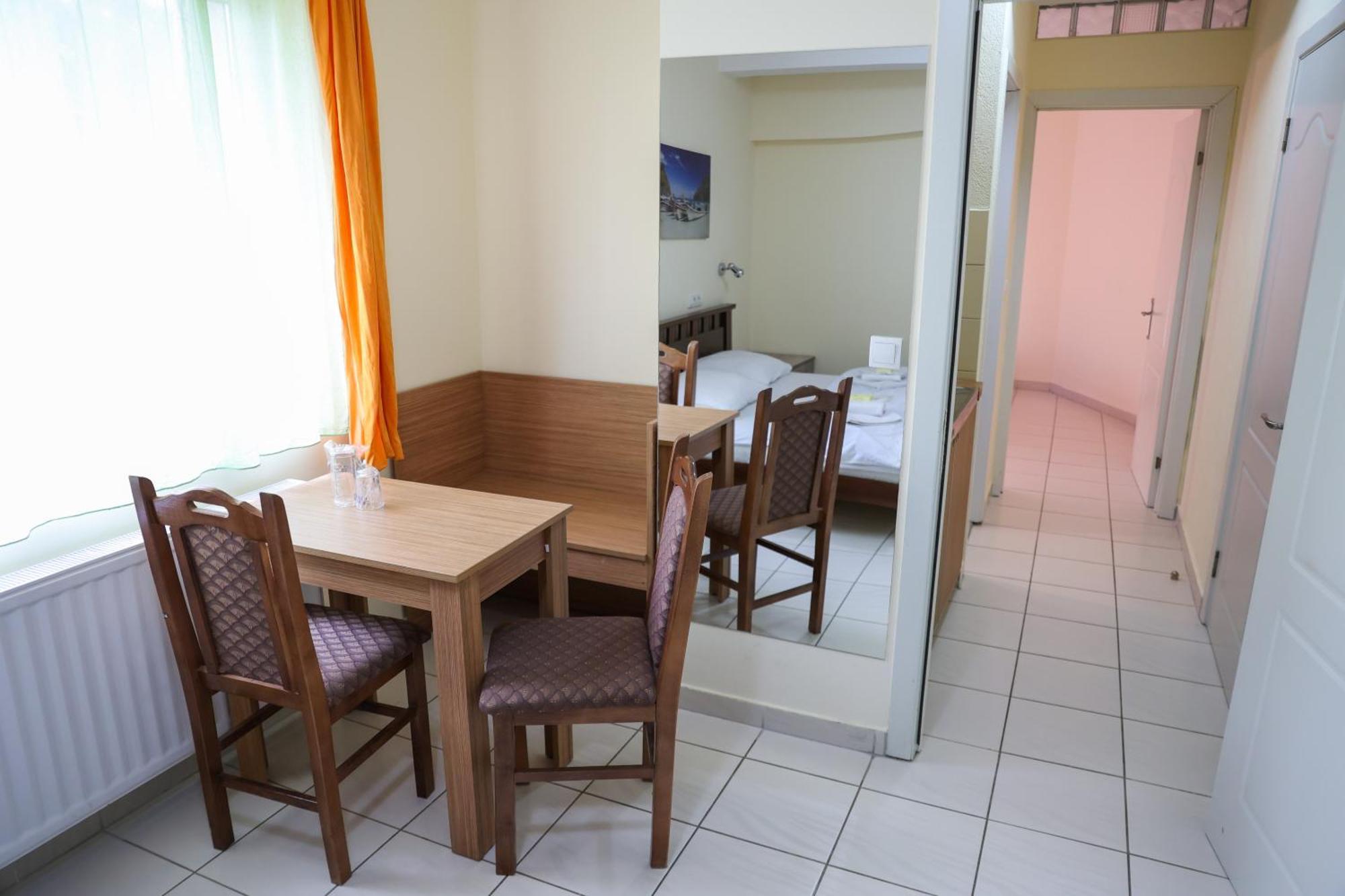 Marex Centar Hotel Jabuka Ngoại thất bức ảnh