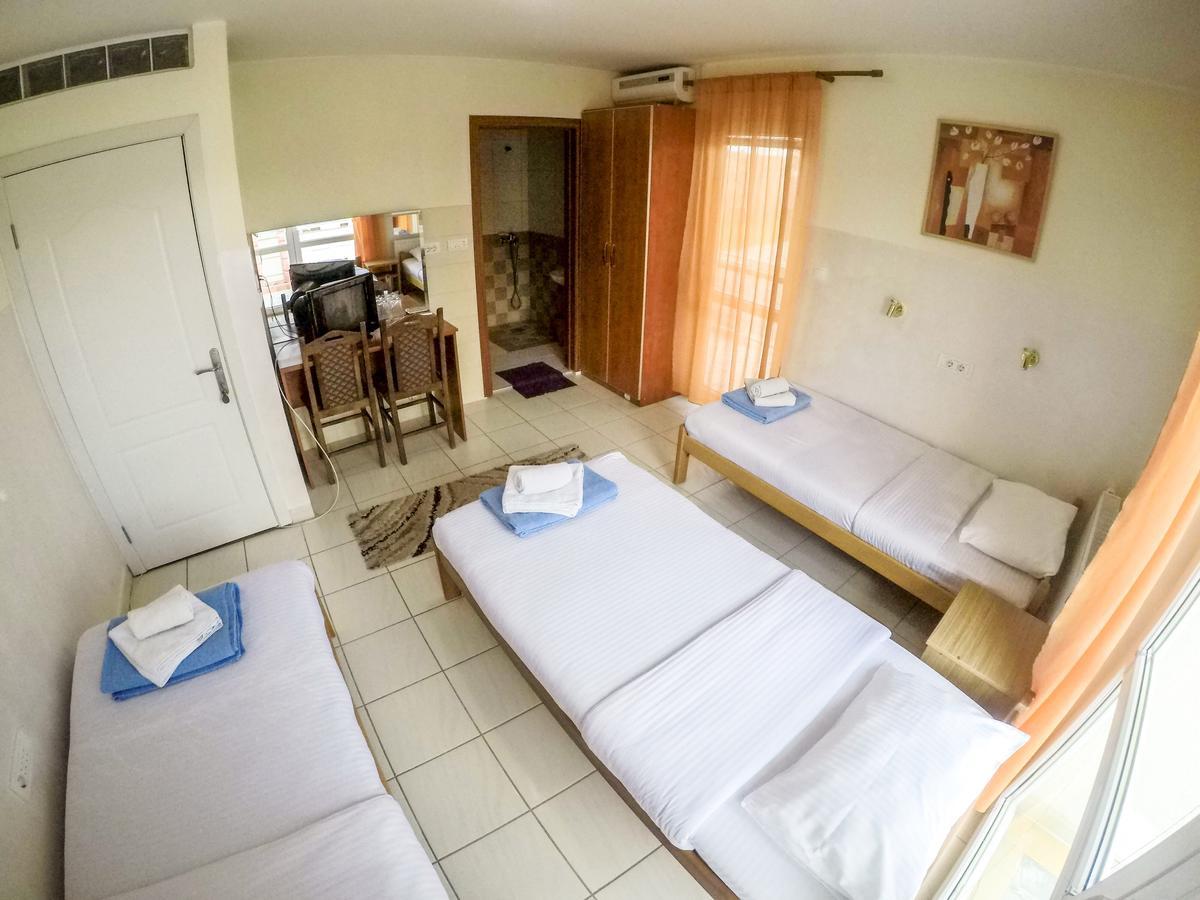 Marex Centar Hotel Jabuka Ngoại thất bức ảnh